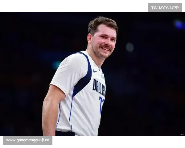 NBA惊现单腿横撤三分!东契奇逆天操作看呆全联盟 NBA惊现单腿横撤三分!东契奇逆天操作看呆全联盟